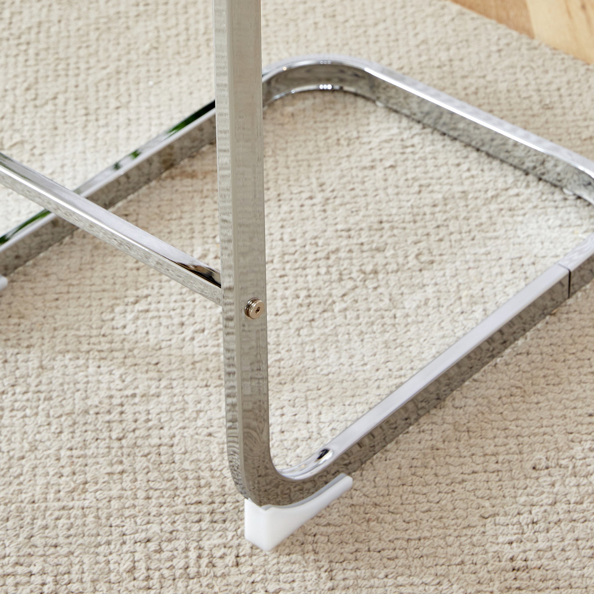 Table And Chair Set. A Rectangular Glass Dining Table With A 0.4 Inch Tempered Glass Tabletop And Mdf Board V Shaped Bracket, Paired With Chairs Consisting Of Pu Seat Cushions And Silver Metal Legs. Black Gray Seats 4 Tempered Glass