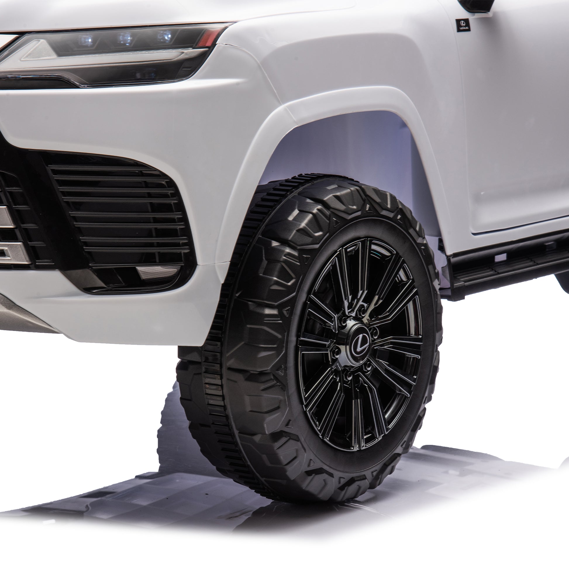 Licensed Lexus Lx600 24V Two Seater Kids Ride On Car W Parents Control,Seat Width 20 Inches,2Wd,Four Wheel Suspension,Bluetooth,Mp3,Music,Adjustable Volume,Power Display,Speeds 1.86 3.11Mph For Kids. White Polypropylene