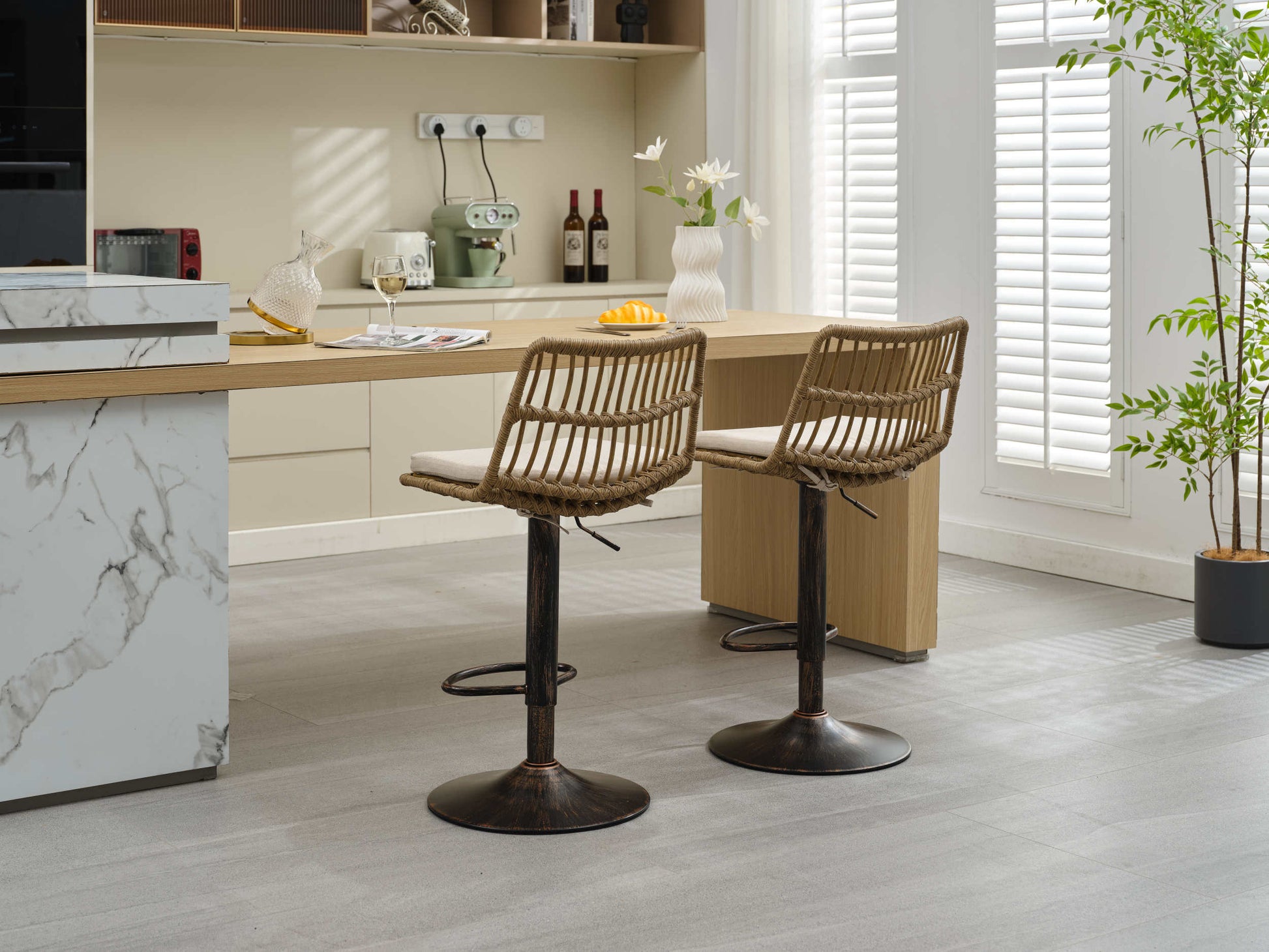 Set Of 2 Rattan Bar Stool, 360 Swivel Bar Chair, Counter Height Chair With Footrest For Kitchen, Dining Room Beige Wicker