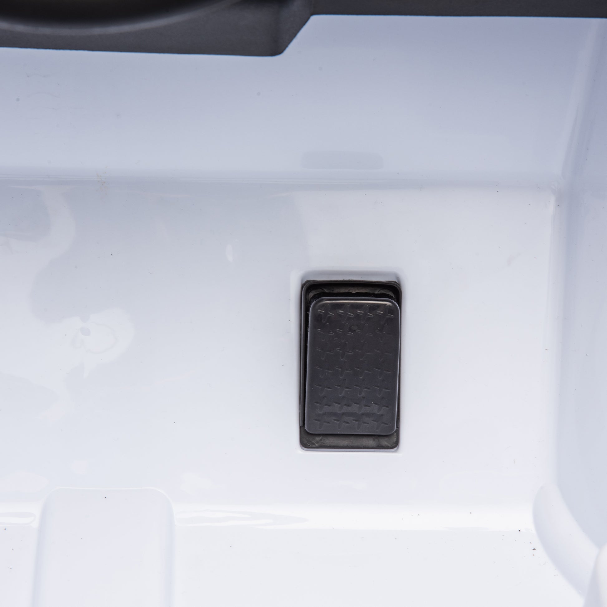 Licensed Land Rover Defender Volta 5008 24V Kids Ride On Car W Parents Control,2Wd,Four Wheel Suspension,Bluetooth,Mp3,Music,Adjustable Volume,Power Display,Led Lights,Speeds 1.86 3.11Mph For Kids 3 7 White Polypropylene