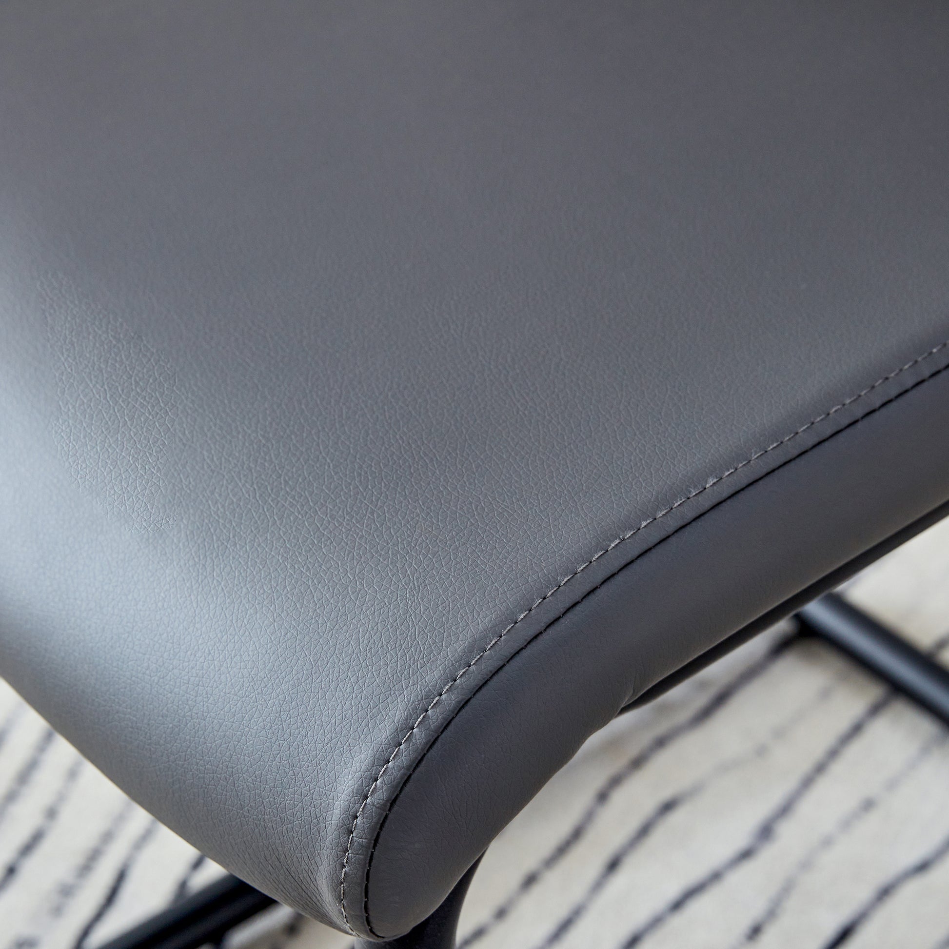 1 Table And 8 Chairs Set.A Rectangular Dining Table With A 0.39 Inch Imitation Marble Tabletop And Black Metal Legs.Paired With 8 Chairs With Pu Leather Seat Cushion And Black Metal Legs.F 1538,C 001 Black Glass Metal