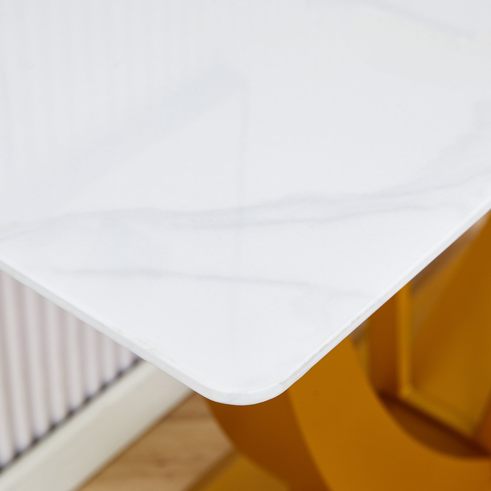 Modern And Simple Rectangular Glass Dining Table In White With A Pattern, 0.39 "White Top And Gold Legs, Suitable For Entrance And Living Room. White Glass