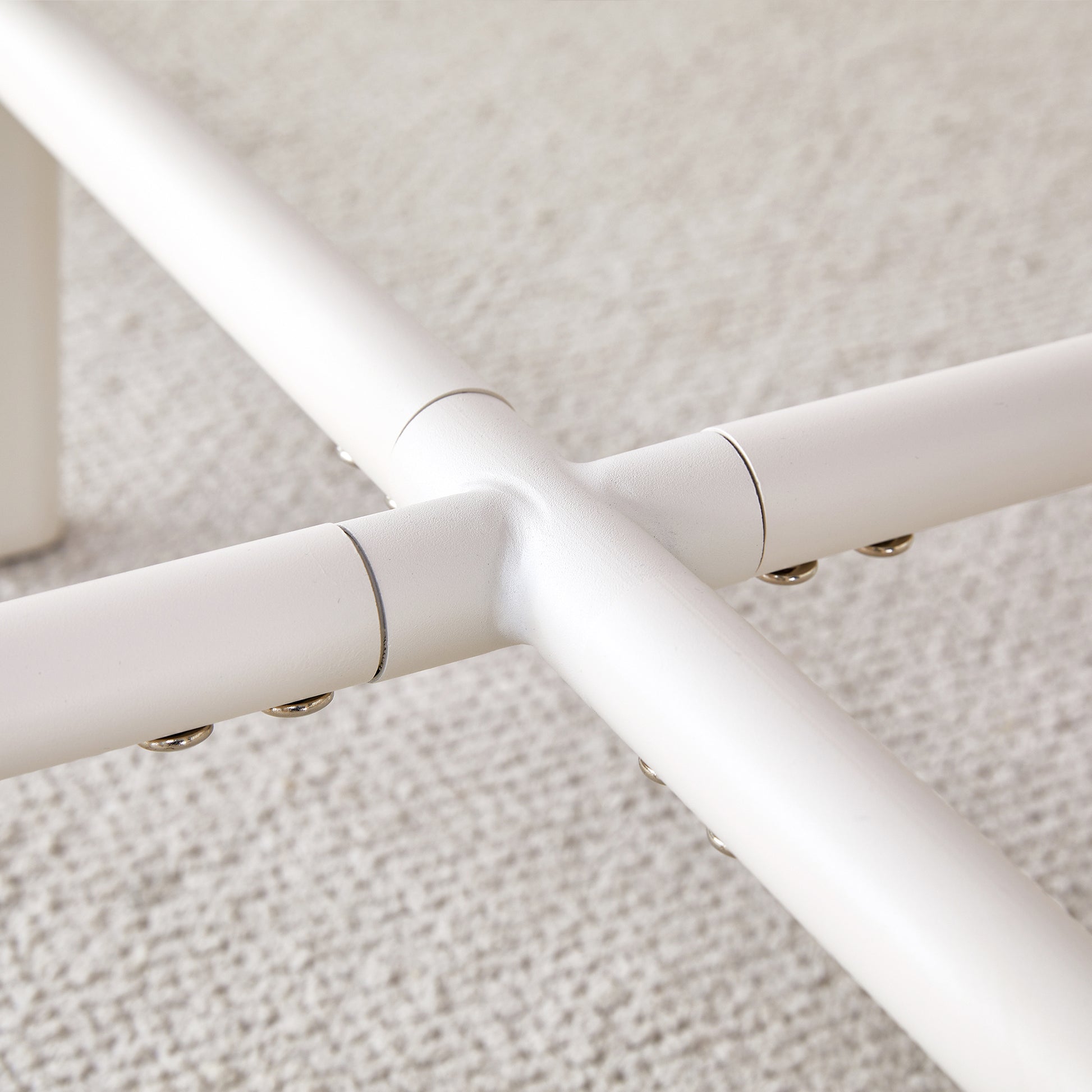 A Modern Minimalist Circular Dining Table With A 42 Inch Diameter White Patterned Tabletop And White Metal Legs. Suitable For Restaurants, Living Rooms, And Conference Rooms. White Mdf Metal